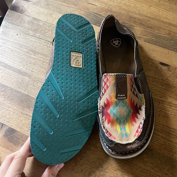 Ariat Copper Metallic Aztec Cruisers - Picture 2 of 6